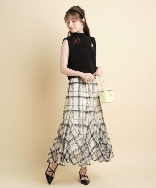 Apuweiser-riche(アプワイザーリッシェ)の「シアーチェックエスカルゴスカート(スカート・レディース・オフホワイト/ピンクベージュ・2/1/0)」の3枚目の写真