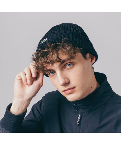 LACOSTE(ラコステ)の「クロックエンブレムニットキャップ(ニットキャップ/ビーニー・メンズ・ネイビー/ピンク/ボルドー/ブルー/ブラック/キャメル・FREE)」の2枚目の写真