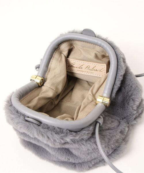 ANITA BILARDI（アニタビラルディ）の「【ANITA BILARDI(アニタ ビラルディ)】 BRICK BAG / フェイクファー ショルダーバッグ（ショルダーバッグ・レディース・アイボリー/グレー系その他・2）」の3枚目の写真