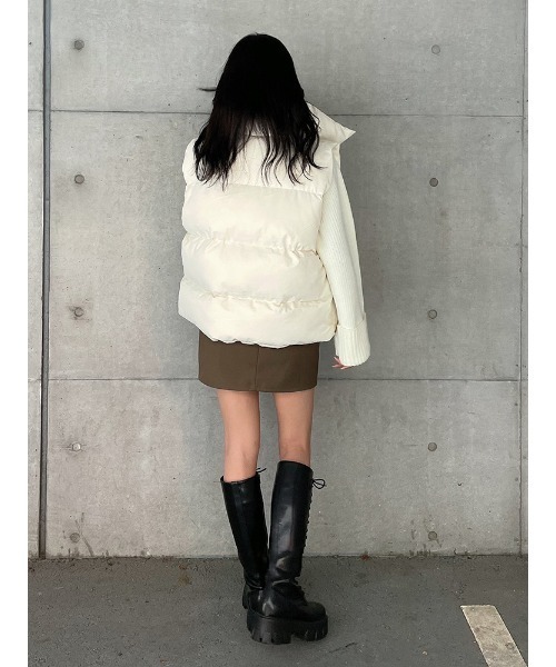 ENVYM(アンビー)の「パディングルーズベスト(ダウンベスト・レディース・ブラック/アイボリー・FREE)」の12枚目の写真