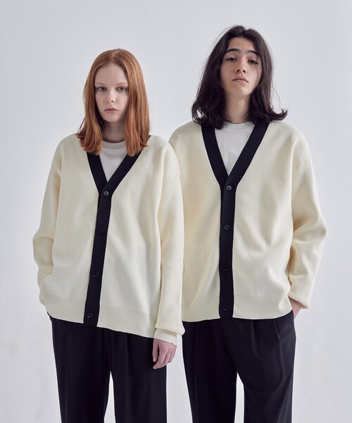 tk.TAKEO KIKUCHI(ティーケータケオキクチ)の「◆スプリングニットカーディガン(ユニセックスアイテム)(カーディガン/ボレロ・メンズ・ブラック/ダークグリーン/ブルー/ワインレッド/ホワイト系5/ブラック系4・01/02/03)」の2枚目の写真