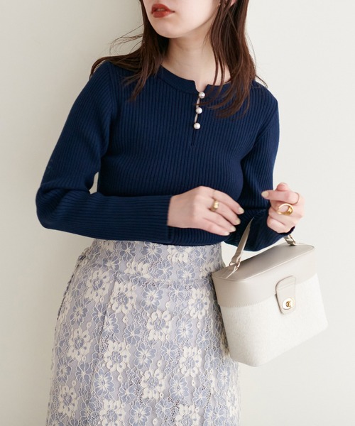 natural couture(ナチュラルクチュール)の「再販売/パール付き2WAYリブニット(ニット/セーター・レディース・ネイビー/その他12/パープル/サックスブルー/オフホワイト・FREE)」の9枚目の写真