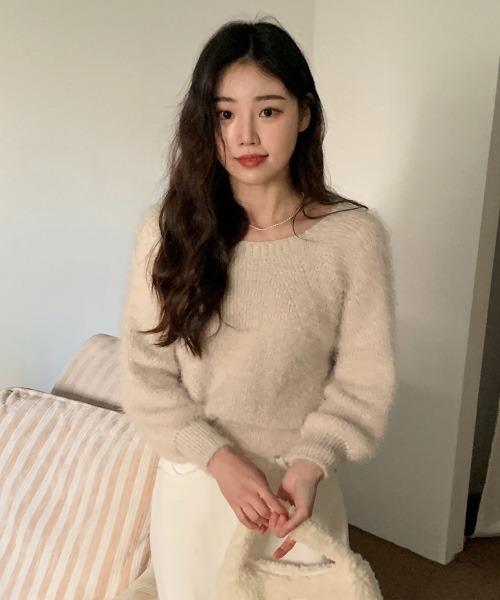SHOPPERLAND(ショッパーランド)の「SHOPPERLAND ふわふわスクエアネックニット(ニット/セーター・レディース・ベージュ/チャコール・FREE)」の5枚目の写真