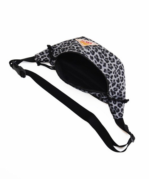 KELTY(ケルティ)の「手ぶら派にぴったり【KELTY】デザインプリント ボディバッグ ミニミニファニー/DP MINI MINI FANNY(ボディバッグ/ウエストポーチ・レディース・グレー/ブラック/ベージュ/レオパード・FREE)」の9枚目の写真