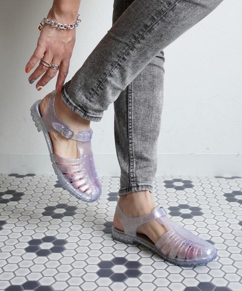 Fabby fabby(ファビィーファビィー)の「ラメグルカフラットサンダル(サンダル・レディース・ゴールド/ブラック/シルバー・SMALL/MEDIUM/LARGE)」の6枚目の写真