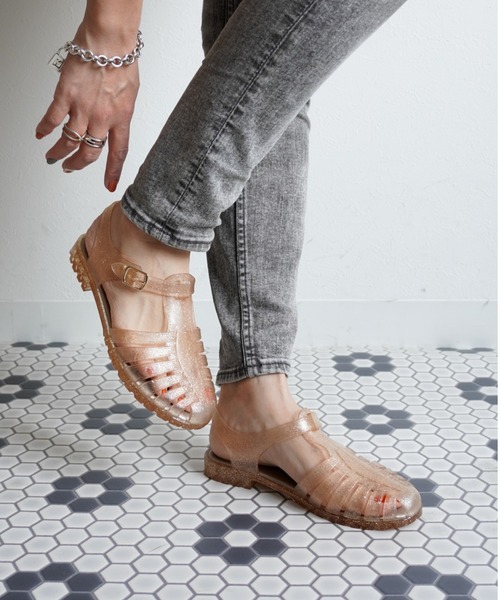 Fabby fabby(ファビィーファビィー)の「ラメグルカフラットサンダル(サンダル・レディース・ゴールド/ブラック/シルバー・SMALL/MEDIUM/LARGE)」の17枚目の写真