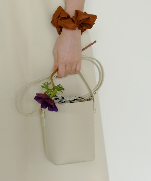 EFOLE(エフォル)の「Flower print bucket bag / フラワープリント バケットバッグ(ハンドバッグ・レディース・ブラウン/オフホワイト・FREE)」の1枚目の写真