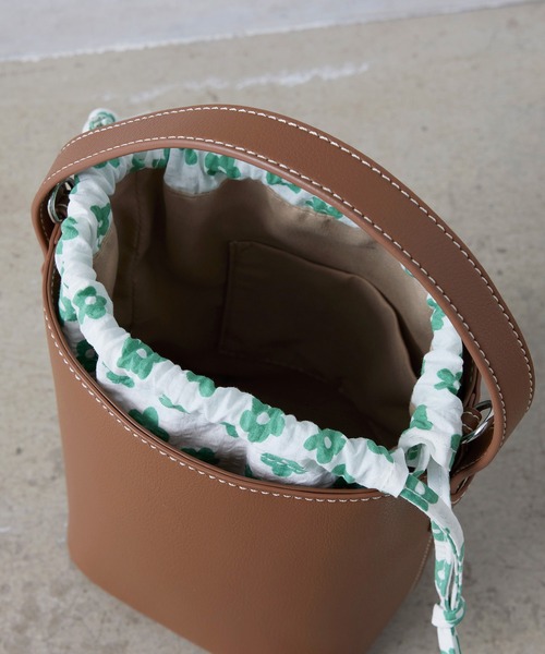 EFOLE(エフォル)の「Flower print bucket bag / フラワープリント バケットバッグ(ハンドバッグ・レディース・ブラウン/オフホワイト・FREE)」の12枚目の写真