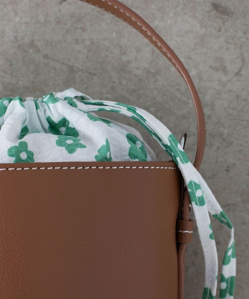 EFOLE(エフォル)の「Flower print bucket bag / フラワープリント バケットバッグ(ハンドバッグ・レディース・ブラウン/オフホワイト・FREE)」の4枚目の写真
