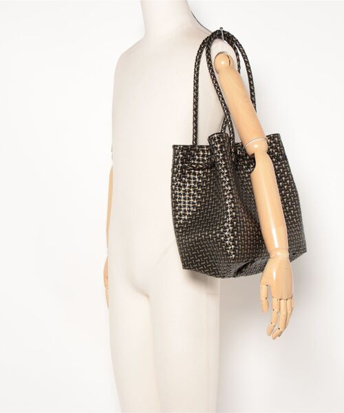 salle de bal(サルデバル)の「パサールバッグ スクエアソリッド S Pasar BAG S TCI(トートバッグ・レディース・ブラック/オレンジ/ブルー/ダークグリーン/レッド/ブラック系その他/ライトグレー/パープル/ゴールド/グリーン系その他/レッド系/ピンク系・S)」の16枚目の写真