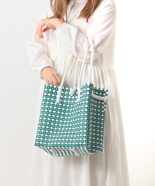 salle de bal(サルデバル)の「パサールバッグ スクエアソリッド S Pasar BAG S TCI(トートバッグ・レディース・ブラック/オレンジ/ブルー/ダークグリーン/レッド/ブラック系その他/ライトグレー/パープル/ゴールド/グリーン系その他/レッド系/ピンク系・S)」の6枚目の写真