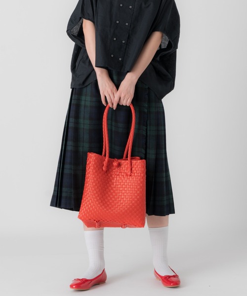 salle de bal(サルデバル)の「パサールバッグ スクエアソリッド S Pasar BAG S TCI(トートバッグ・レディース・ブラック/オレンジ/ブルー/ダークグリーン/レッド/ブラック系その他/ライトグレー/パープル/ゴールド/グリーン系その他/レッド系/ピンク系・S)」の10枚目の写真