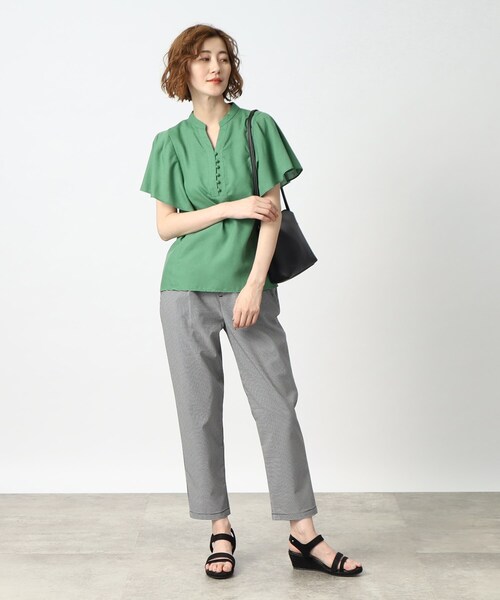 grove（グローブ）の「◆【ひんやり】くるみ釦キーネックフリルブラウス（シャツ/ブラウス・レディース・ブラック系1/ナチュラル/グリーン/ネイビー・02/03/01/05/04）」の6枚目の写真