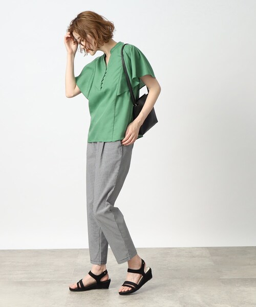 grove（グローブ）の「◆【ひんやり】くるみ釦キーネックフリルブラウス（シャツ/ブラウス・レディース・ブラック系1/ナチュラル/グリーン/ネイビー・02/03/01/05/04）」の7枚目の写真