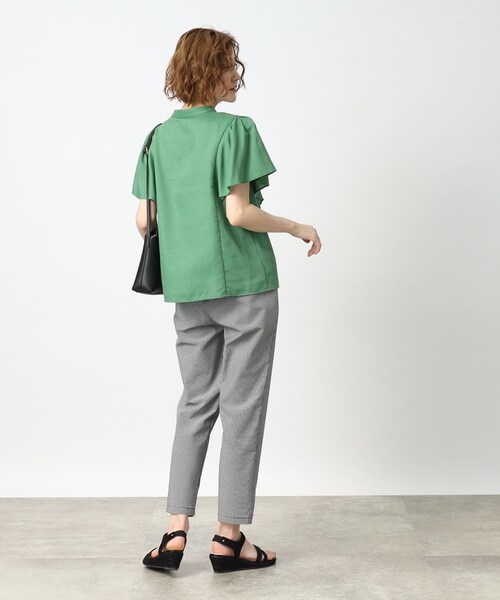 grove（グローブ）の「◆【ひんやり】くるみ釦キーネックフリルブラウス（シャツ/ブラウス・レディース・ブラック系1/ナチュラル/グリーン/ネイビー・02/03/01/05/04）」の8枚目の写真