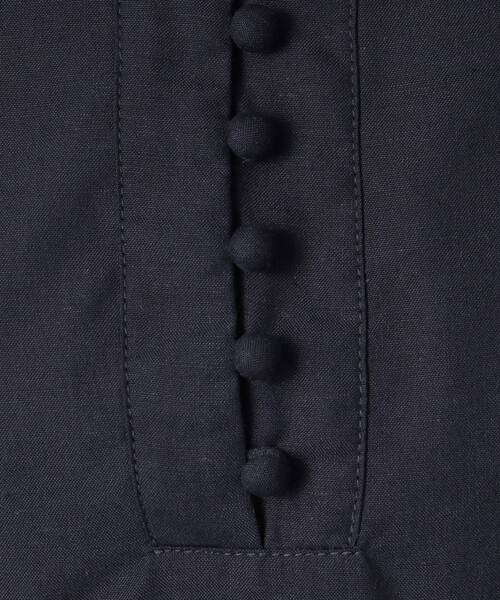 grove（グローブ）の「◆【ひんやり】くるみ釦キーネックフリルブラウス（シャツ/ブラウス・レディース・ブラック系1/ナチュラル/グリーン/ネイビー・02/03/01/05/04）」の19枚目の写真