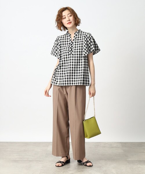 grove（グローブ）の「◇【ひんやり】くるみ釦キーネックフリル