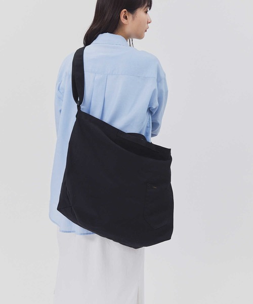 Lee（リー）の「【Lee】ＬＥＥ ビッグショルダーバッグ（ショルダーバッグ・レディース・ブラック/キナリ・ONE SIZE）」の20枚目の写真
