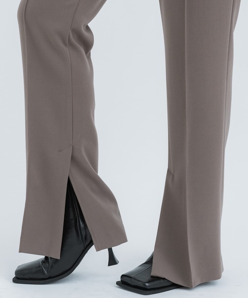 STUDIOUS（ステュディオス）の「【STUDIOUS/ステュディオス】スリットフレアパンツ/セットアップ対応/スーパーストレッチ/美脚/脚長（スラックス・レディース・ブラック/ライトグレー系1・1/2/3）」の22枚目の写真