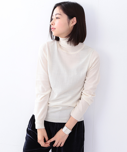 BEAMS BOY(ビームスボーイ)の「BEAMS BOY / 14G ムジ タートル ロングスリーブ(ニット/セーター・レディース・ナチュラル/ブラック/オリーブ/ブルー・ONE SIZE)」の1枚目の写真