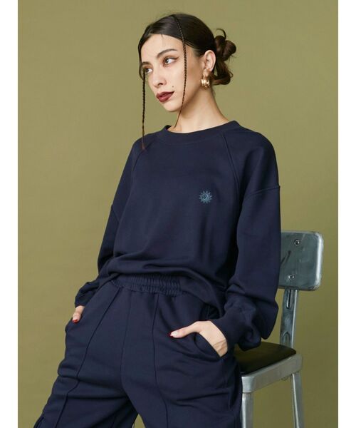 EVRIS（エヴリス）の「SUNNYラグランスウェットトップス【セットアップ着用可能】（スウェット・レディース・ブラック/グレー/ネイビー・FREE）」の3枚目の写真