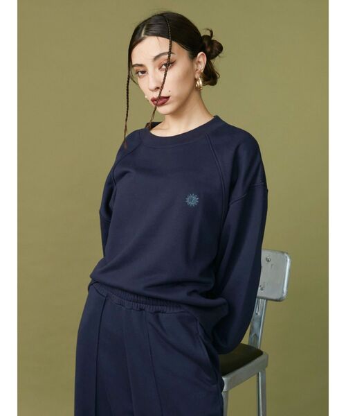 EVRIS（エヴリス）の「SUNNYラグランスウェットトップス【セットアップ着用可能】（スウェット・レディース・ブラック/グレー/ネイビー・FREE）」の4枚目の写真