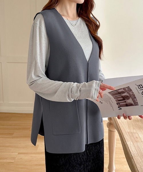 COCOMOMO（ココモモ）の「【カラー展開あり】 vネックベスト サイドスリット ポケット付き（ベスト・レディース・ネイビー/ブラウン/アイボリー/ブラック/ダークグレー/ライトグレー・FREE）」の4枚目の写真