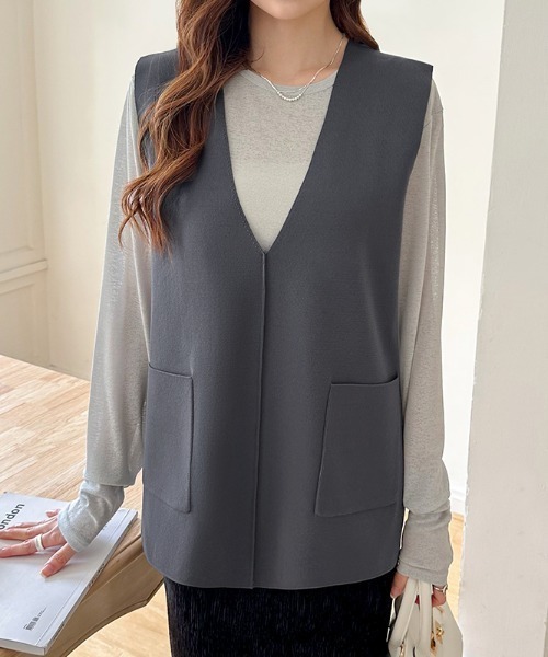 COCOMOMO（ココモモ）の「【カラー展開あり】 vネックベスト サイドスリット ポケット付き（ベスト・レディース・ネイビー/ブラウン/アイボリー/ブラック/ダークグレー/ライトグレー・FREE）」の11枚目の写真