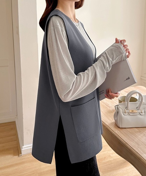 COCOMOMO（ココモモ）の「【カラー展開あり】 vネックベスト サイドスリット ポケット付き（ベスト・レディース・ネイビー/ブラウン/アイボリー/ブラック/ダークグレー/ライトグレー・FREE）」の12枚目の写真