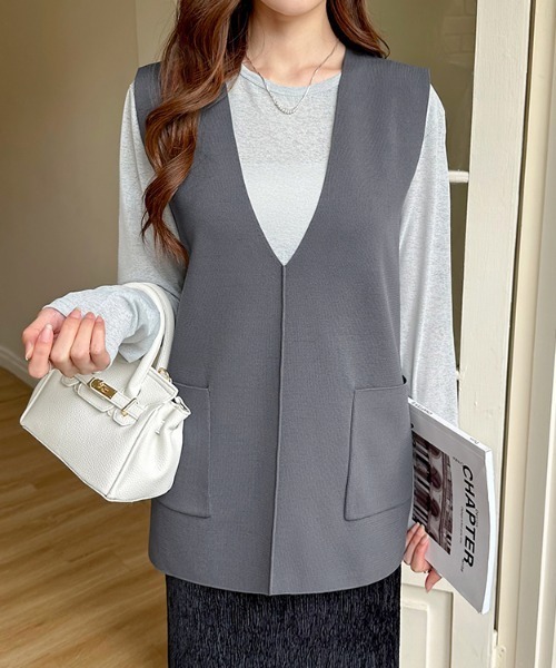 COCOMOMO（ココモモ）の「【カラー展開あり】 vネックベスト サイドスリット ポケット付き（ベスト・レディース・ネイビー/ブラウン/アイボリー/ブラック/ダークグレー/ライトグレー・FREE）」の8枚目の写真