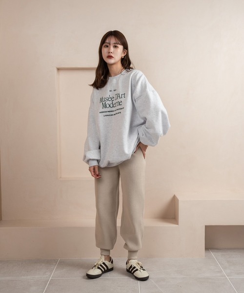 Amiur（エミレ）の「over size logo sweat / オーバーサイズロゴスウェット（スウェット・レディース・グレー/ピンク/ライトグレー・FREE）」の6枚目の写真