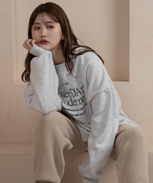Amiur（エミレ）の「over size logo sweat / オーバーサイズロゴスウェット（スウェット・レディース・グレー/ピンク/ライトグレー・FREE）」の4枚目の写真