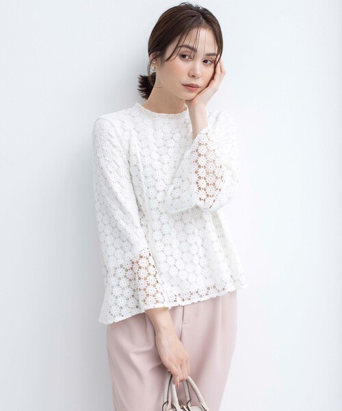 組曲（クミキョク）の「【WEB限定】フラワーレース 袖フレアトップス（Tシャツ/カットソー・レディース・スカイブルー系/ネイビー系/アイボリー系・2/3）」の2枚目の写真