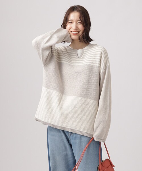 SHOO・LA・RUE（シューラルー）の「◆【体型カバ―】変形ボーダー キーネックニット（ニット/セーター・レディース・ブルー系7/ブラック系2/ライトグレー系2・00）」の4枚目の写真