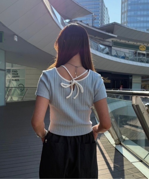 ROXY（ロキシー）の「RAINBOW MOUNTAIN/ロキシークロップド半袖Tシャツ（Tシャツ/カットソー・レディース・ブラック/ホワイト/ブラック系その他・LARGE/MEDIUM/SMALL）」の6枚目の写真