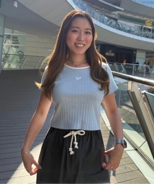 ROXY（ロキシー）の「RAINBOW MOUNTAIN/ロキシークロップド半袖Tシャツ（Tシャツ/カットソー・レディース・ブラック/ホワイト/ブラック系その他・LARGE/MEDIUM/SMALL）」の8枚目の写真