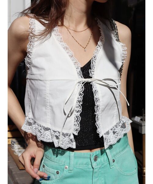 EVRIS(エヴリス)の「レースドッキングベスト(シャツ/ブラウス・レディース・ブラック/ベージュ/ホワイト・FREE)」の14枚目の写真