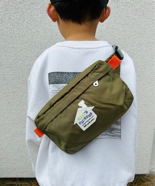 FREDRIK PACKERS（フレドリックパッカーズ）の「FREDRIK PACKERS / KIDS PACKERS キッズパッカーズ FUNNY PACK ファニーパック 子ども キッズ 肩がけ ショルダーバッグ（ボディバッグ/ウエストポーチ・キッズ・レッド/ピンク/パープル/イエロー/ブルー/オリーブ・ONESIZE）」の2枚目の写真