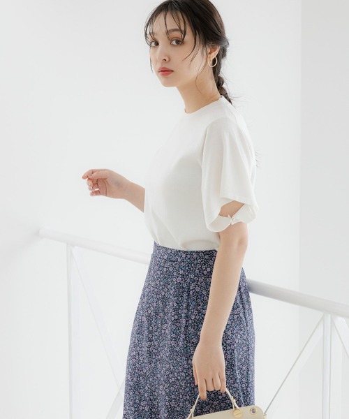 Andemiu(アンデミュウ)の「ソデスリットプチハイニット112956(ニット/セーター・レディース・ホワイト/ブラック/ブルー/レッド・FREE)」の1枚目の写真