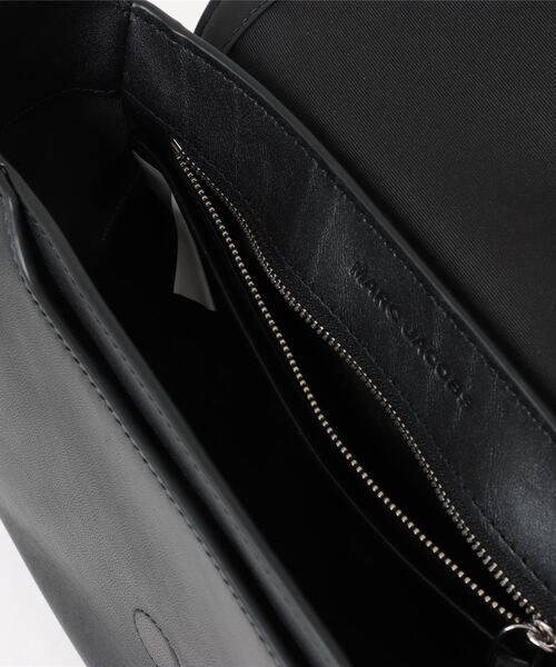 MARC JACOBS(マークジェイコブス)の「THE LEATHER COVERED J MARC SADDLE BAG/ザ レザー カバード Jマーク サドルバッグ(ショルダーバッグ・レディース・ブラック/ホワイト/キャメル・ONE SIZE)」の16枚目の写真