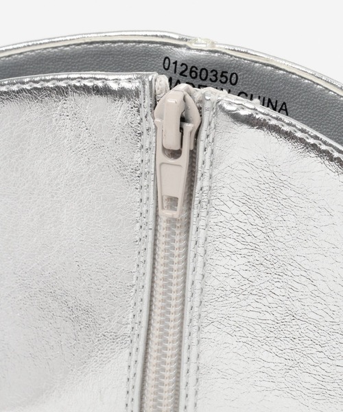 FOREVER 21(フォーエバー トゥエンティーワン)の「ポインテッドブーツ2(ブーツ・レディース・シルバー・23cm/24cm/25cm)」の2枚目の写真