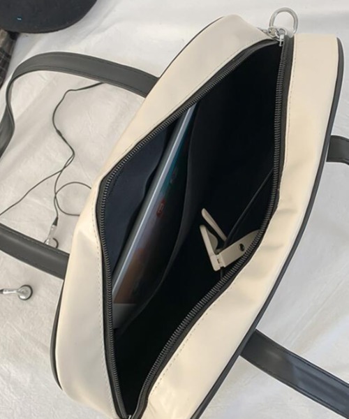 TONE SELECT GOODS（トーンセレクトグッズ）の「【urge select】クリアポケット スクールバッグ【A4サイズ収納可能】（ショルダーバッグ・レディース・ブラック/ホワイト・FREE）」の5枚目の写真