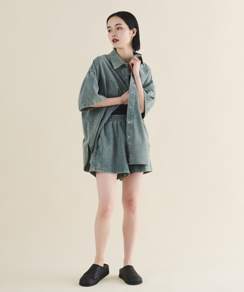 MERLOT（メルロー）の「オーバーサイズデニムセットアップ（シャツ/ブラウス・レディース・ブルー・FREE）」の5枚目の写真