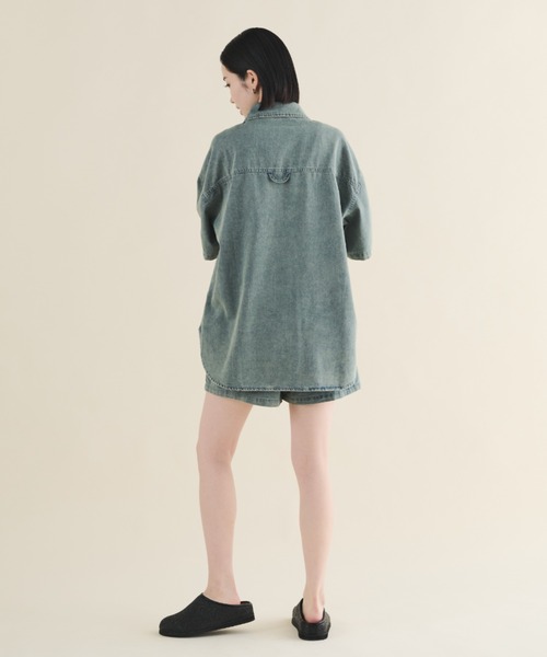 MERLOT（メルロー）の「オーバーサイズデニムセットアップ（シャツ/ブラウス・レディース・ブルー・FREE）」の7枚目の写真