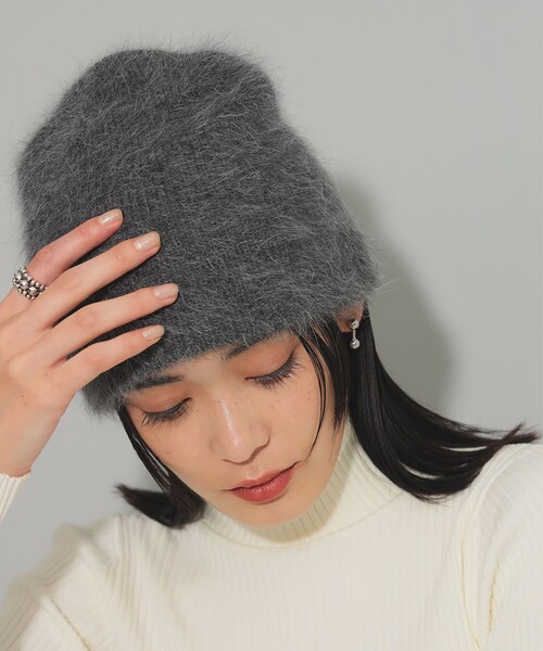 Ray BEAMS(レイビームス)の「アンゴラ混 ビーニー(ニットキャップ/ビーニー・レディース・オフホワイト/チャコールグレー/ブラック/レッド/ピンク・ONE SIZE)」の4枚目の写真