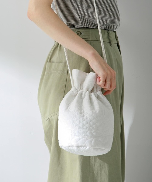 URBAN RESEARCH Sonny Label(アーバンリサーチサニーレーベル)の「エンブロイダリーコットンポシェット(ショルダーバッグ・レディース・オフホワイト/イエロー/グリーン・ONE)」の1枚目の写真