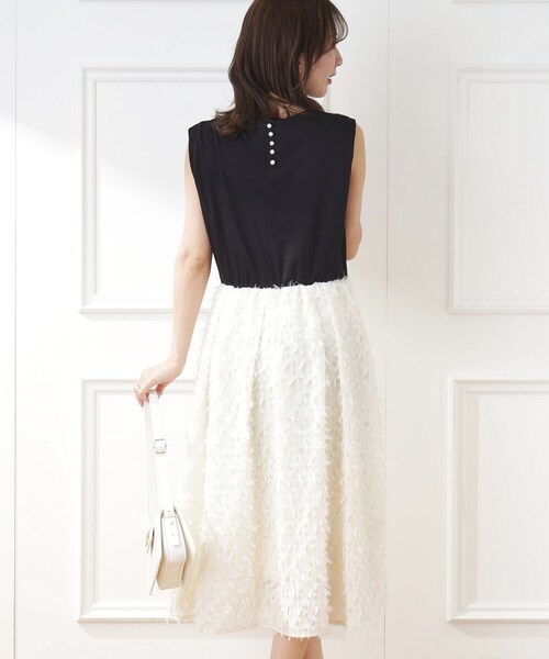 couture brooch(クチュールブローチ)の「◆【大人レディの華やかワンピ】カットジャカードドッキングワンピース(ワンピース・レディース・オフホワイト/ブラック・40/38/42/36)」の11枚目の写真