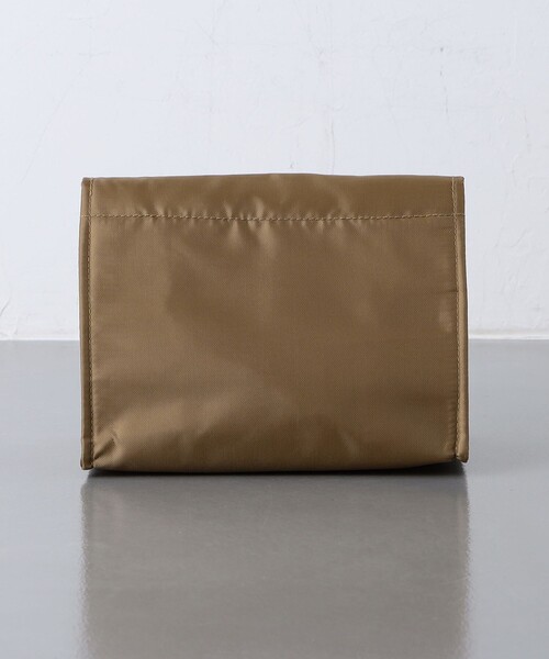 UNITED ARROWS(ユナイテッドアローズ)の「ロゴ ランチ ポーチ(ポーチ・レディース・ブラウン/オリーブ/ブラック/ダークグレー・FREE)」の11枚目の写真