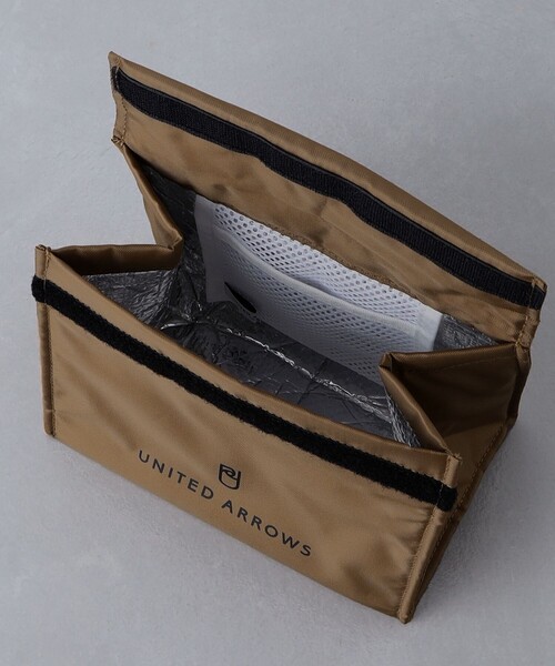 UNITED ARROWS(ユナイテッドアローズ)の「ロゴ ランチ ポーチ(ポーチ・レディース・ブラウン/オリーブ/ブラック/ダークグレー・FREE)」の8枚目の写真