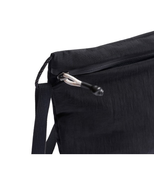 entre square（アントレスクエアー）の「Bellroy/ボディバッグ/ウエストポーチ Lite Sacoche 3.5L（ボディバッグ/ウエストポーチ・レディース・ブラック/レンガ/アッシュグレー・FREE）」の9枚目の写真